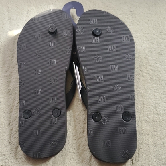 P018   Gap Men's Thong Slipper Black Size 8/9 - Picture 3 of 4